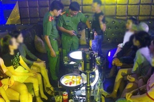 Đột kích bar lớn nhất Phú Quốc: Nhiều 'nam thanh, nữ tú' thừa nhận làm chuyện này