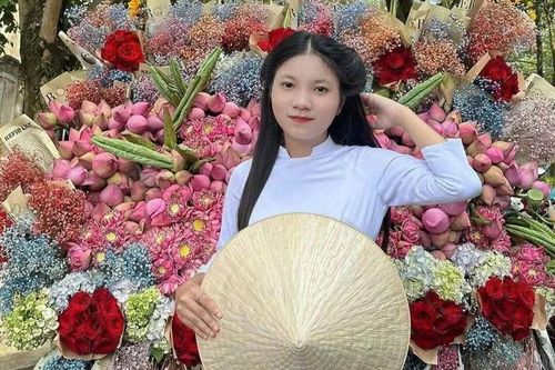 Nữ sinh lớp 11 bắt taxi ra sân bay rồi mất tích bí ẩn: Hé lộ tin nhắn cuối cùng cho mẹ