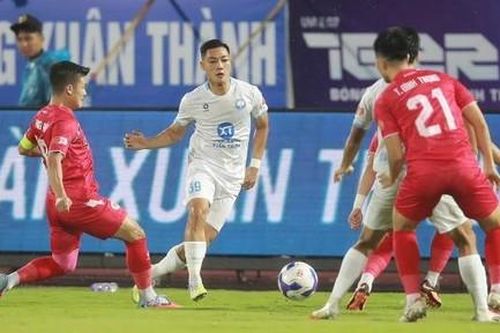 Công an Hà Nội thắng dễ đương kim vô địch V-League Nam Định
