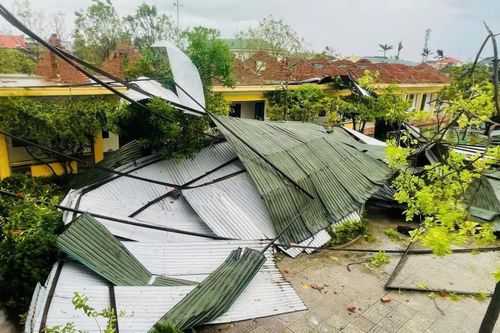 Bão số 10 Bualoi suy yếu thành áp thấp nhiệt đới, gió giật cấp 9