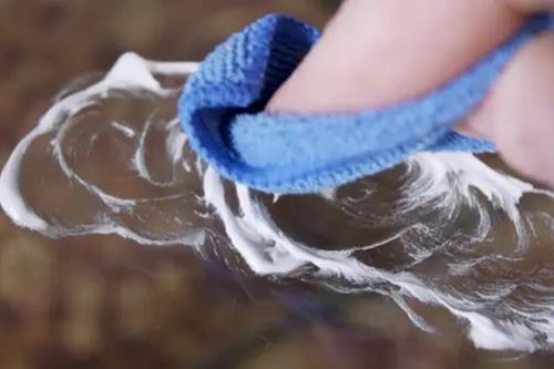 Mẹo xử lý kính trầy xước, mờ đục