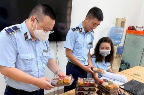 Quản lý thị trường Hà Nội xử lý nhiều trường hợp vi phạm dịp Tết Trung thu 2025