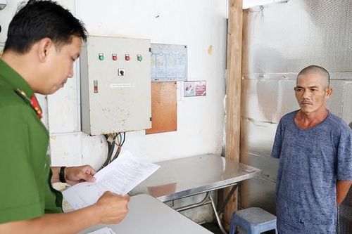 Chỉ vì mâu thuẫn nhỏ, người đàn ông chém nhân viên quán chè trọng thương