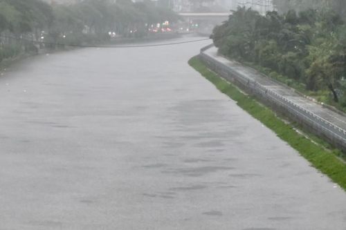 Nước dâng cao, Tô Lịch 'bất ngờ' biến thành sông cái