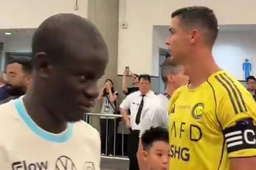 Kante gây sốt khi phớt lờ Ronaldo