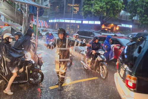 Huy động tối đa lực lượng cùng phương tiện phòng chống mưa bão, bảo đảm an toàn cho nhân dân