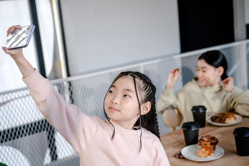 8 cách bố mẹ làm giúp con giỏi kỹ năng xã hội