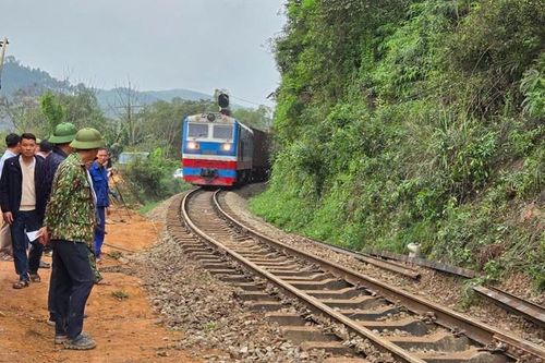 Tình hình giao thông đường sắt sau bão số 10