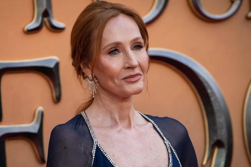 J.K Rowling chỉ trích Emma Watson 'đổ dầu vào lửa'