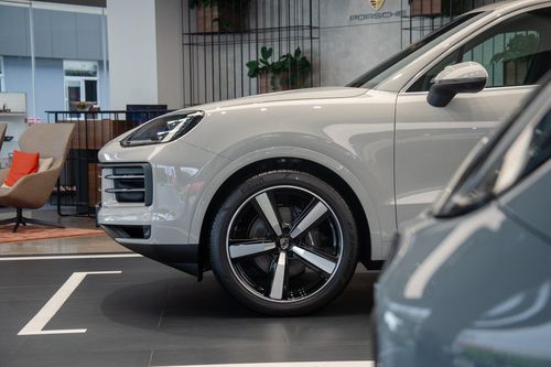 Bộ đôi Porsche Cayenne khoác áo mới - giá cao nhất 6,66 tỷ đồng