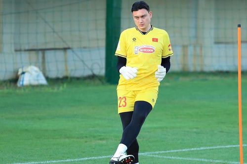 Đặng Văn Lâm thay Nguyễn Filip, HLV Kim Sang Sik dùng đội hình trẻ đấu Nepal