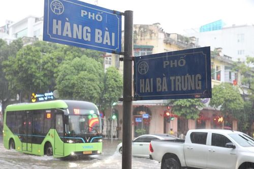 82 điểm ngập úng ở Hà Nội, một số điểm đã dần rút nước