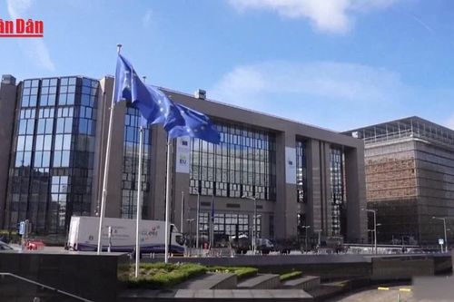 EU tái áp đặt lệnh trừng phạt Iran