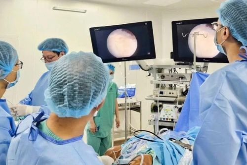 Bệnh viện Thống Nhất ứng dụng công nghệ mới điều trị thoái hóa khớp gối