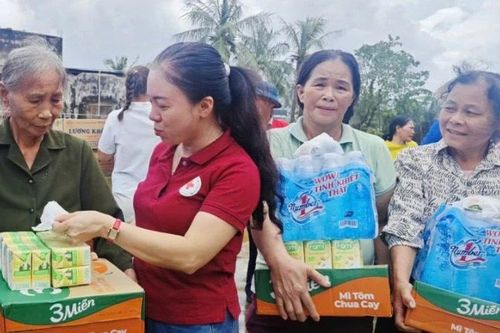 Hội Chữ thập đỏ Việt Nam cứu trợ khẩn cấp người dân vùng bão số 10
