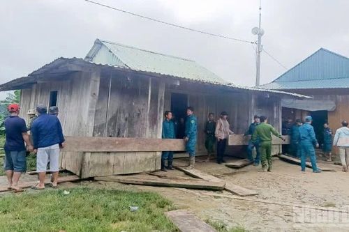 Di dời khẩn cấp 7 hộ dân ở xã biên giới Đà Nẵng bị sạt lở đe dọa