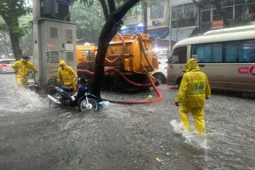 Hà Nội: Mực nước sông, hồ nội đô vượt ngưỡng khống chế