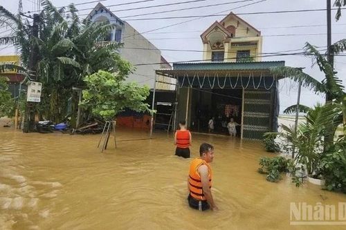 Bão số 10 gây mưa rất to, nhiều sông vượt báo động 3, nguy cơ lũ lớn