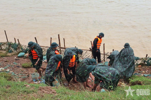 Huy động tối đa lực lượng, nỗ lực giúp dân