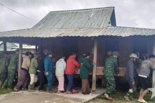 Đồn Biên phòng Ga Ry giúp 7 gia đình di dời đến nơi an toàn