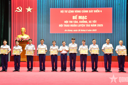Bộ tư lệnh Vùng Cảnh sát biển 4 bế mạc Hội thi tàu, xuồng, xe tốt - Hội thao huấn luyện tàu năm 2025