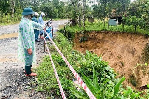 Đà Nẵng khắc phục sạt lở các tuyến giao thông và khu dân cư