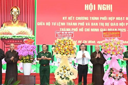 Gắn kết nghĩa tình giữa quân đội và đồng bào tôn giáo