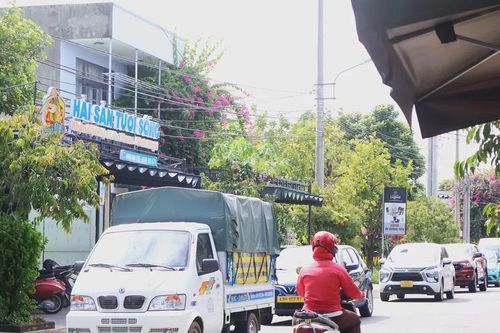 Xe né trạm BOT 545, phá hỏng đường dân sinh