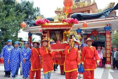 Cá Ông dạt bờ Lý Sơn, bí ẩn nghi lễ trăm năm văn hóa biển