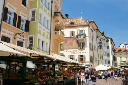 Thành phố Bolzano (Italy) thu phí đặc biệt với du khách mang theo cún cưng