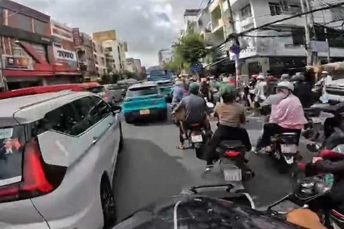 Thai phụ trở dạ thoát 'điểm nóng ùn tắc' nhờ... CSGT