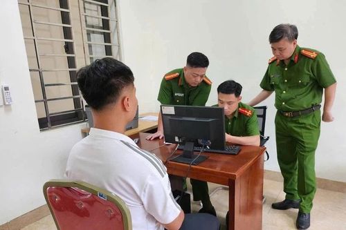 Tung tin giả tàu lạ trôi dạt giữa mưa bão, thanh niên bị xử phạt