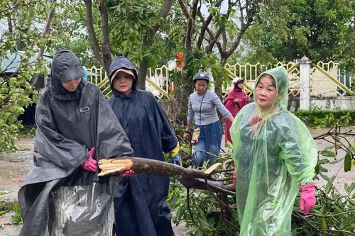 Sau bão bảo đảm an toàn mới cho học sinh đến trường