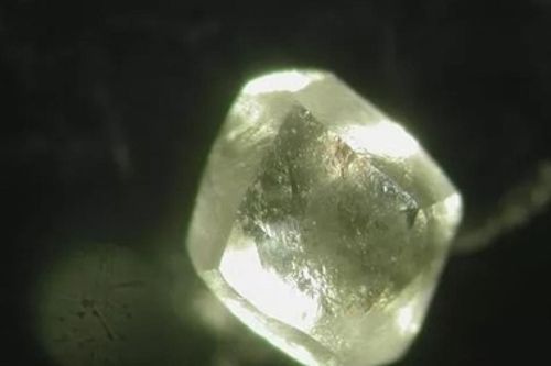 Nghiên cứu về kim cương hé lộ những phát hiện hiếm về hóa học bên trong Trái đất