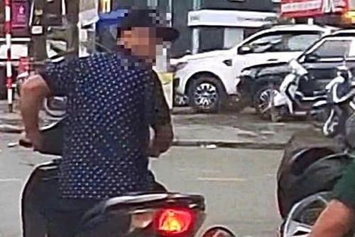 Xử lý thanh niên gây gổ với người đi đường tại ngã tư Ngô Thì Nhậm