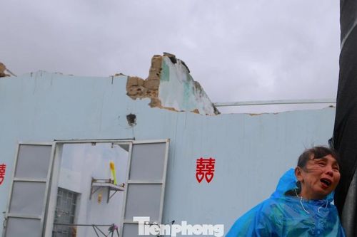 Một tháng hứng chịu 2 cơn bão, người Hà Tĩnh lâm cảnh 'màn trời chiếu đất'