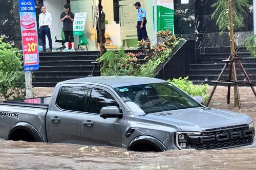 Hà Nội ngập diện rộng, giao thông tê liệt