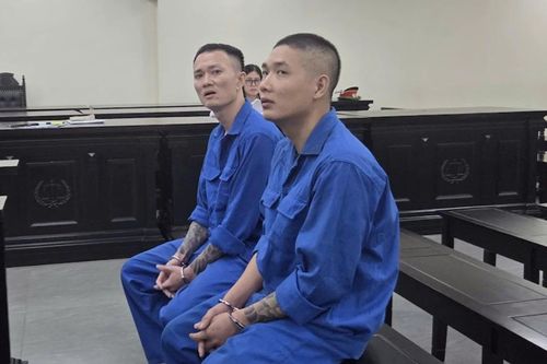 Đường đông không thể di chuyển, bực tức chém hai người đi xe ba gác