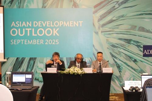 FDI vào Việt Nam lập kỷ lục 5 năm, ADB nâng dự báo tăng trưởng 2025