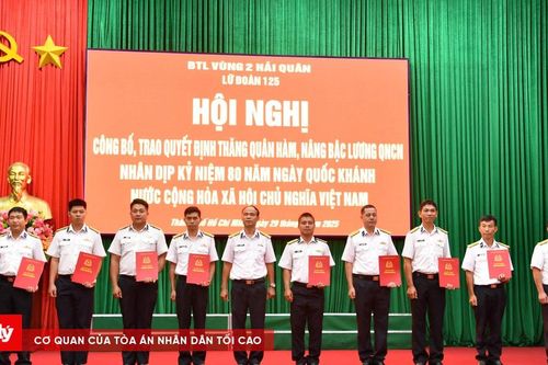Nhiều quân nhân được thăng quân hàm sau khi tham gia sự kiện trọng đại của đất nước