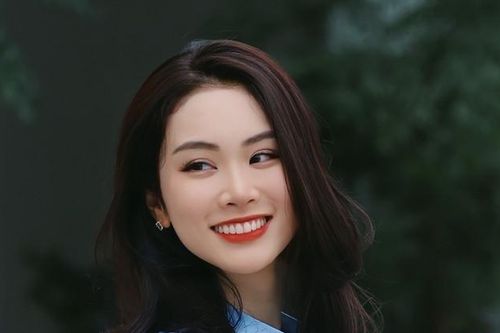 MC từng lọt top 5 hoa hậu, nói tiếng Anh như gió trên VTV là ai?
