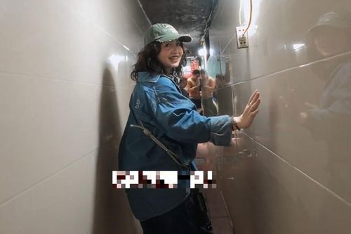 Khách Trung Quốc len lỏi ngõ ngách tìm quán bún riêu, bún ốc đông nghịt ở Hà Nội