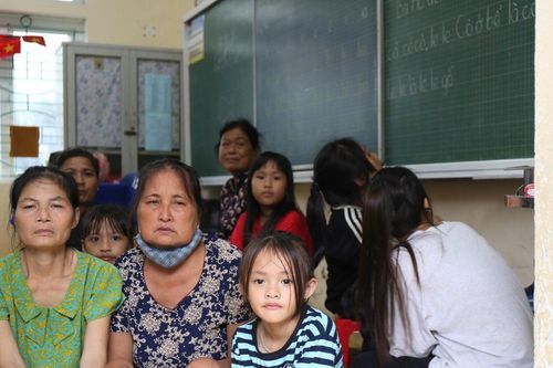 Hàng triệu học sinh ở nhiều tỉnh thành phải nghỉ học vì mưa lớn sau bão Bualoi