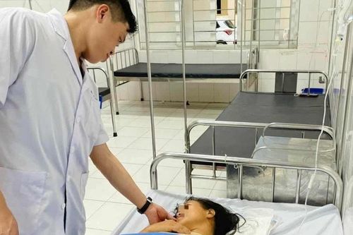 Cấp cứu chấn thương sọ não vì cây đổ trúng đầu khi đi đường trời bão