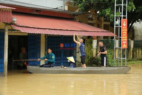 Cận cảnh vùng ngập lụt nặng ở xã Tây Đô (Thanh Hóa)