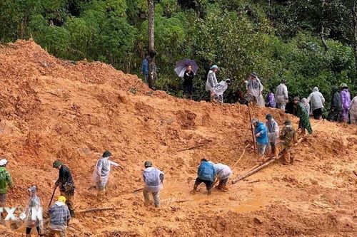 Cận cảnh hiện trường vụ sạt lở nghiêm trọng ở Tuyên Quang, 4 người mất tích
