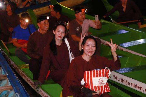 Trải nghiệm làm 'thợ săn' ba khía đêm ở đất mũi Cà Mau