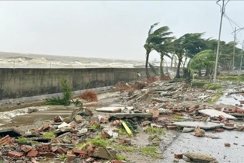 Bệnh viện Bạch Mai sẵn sàng hỗ trợ khẩn cấp cho người bệnh trong bão lụt