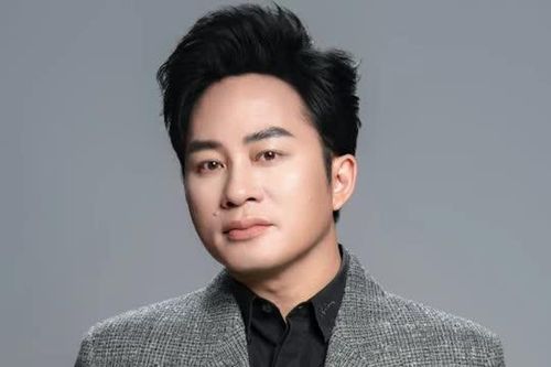 Ca sĩ Tùng Dương và nhóm bạn ủng hộ 1 tỷ đồng cho 5 tỉnh bị bão Bualoi