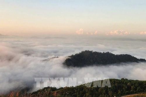 Săn mây trên đỉnh Đồng Cao: Thêm trải nghiệm thú vị trong chuỗi du lịch vùng cao